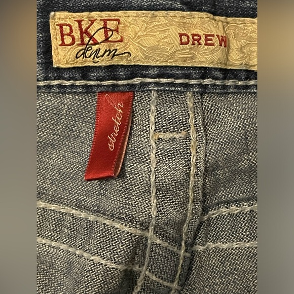 BKE Women’s Distressed Drew Bootcut Medium Wash Buckle Jeans Size 32 x 33 1/2 - Picture 11 of 15